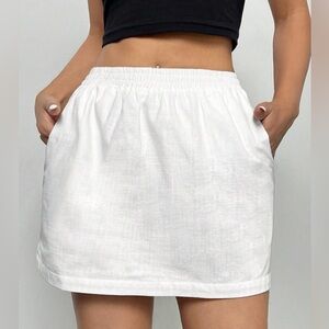 Linen like pocket side white casual fully lined mini skirt